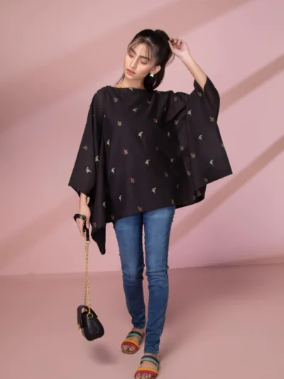 Black round neck shirt